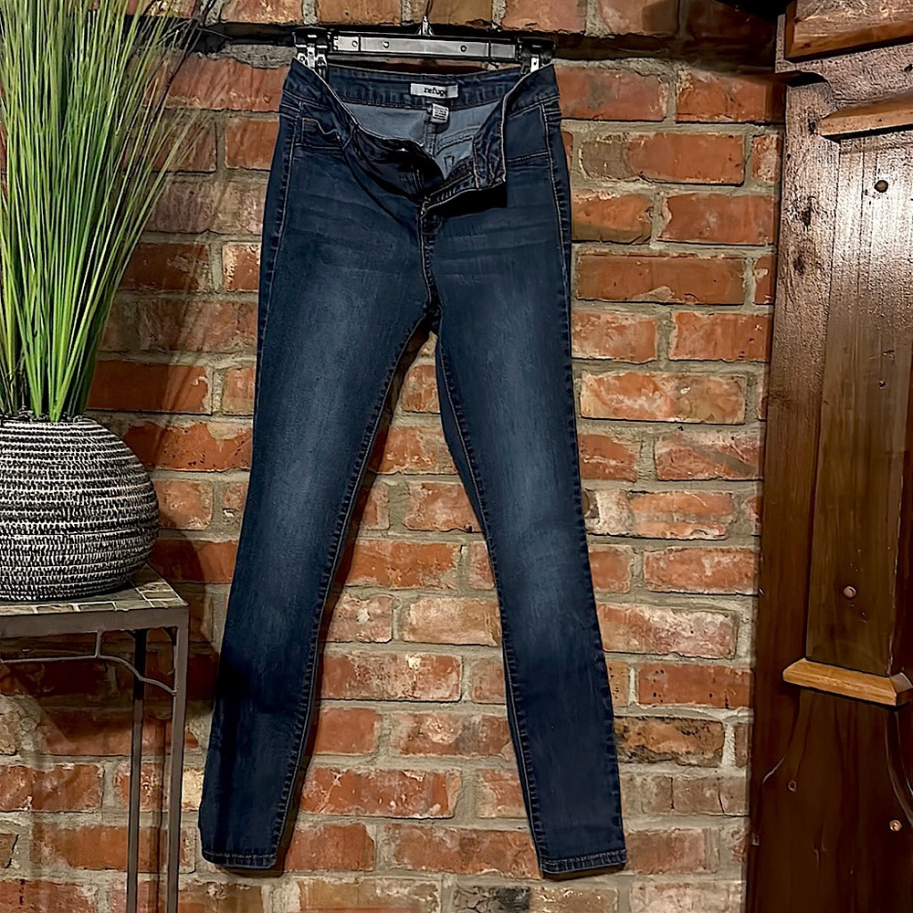 color blue, size 4 straight leg jeans, brand refuge